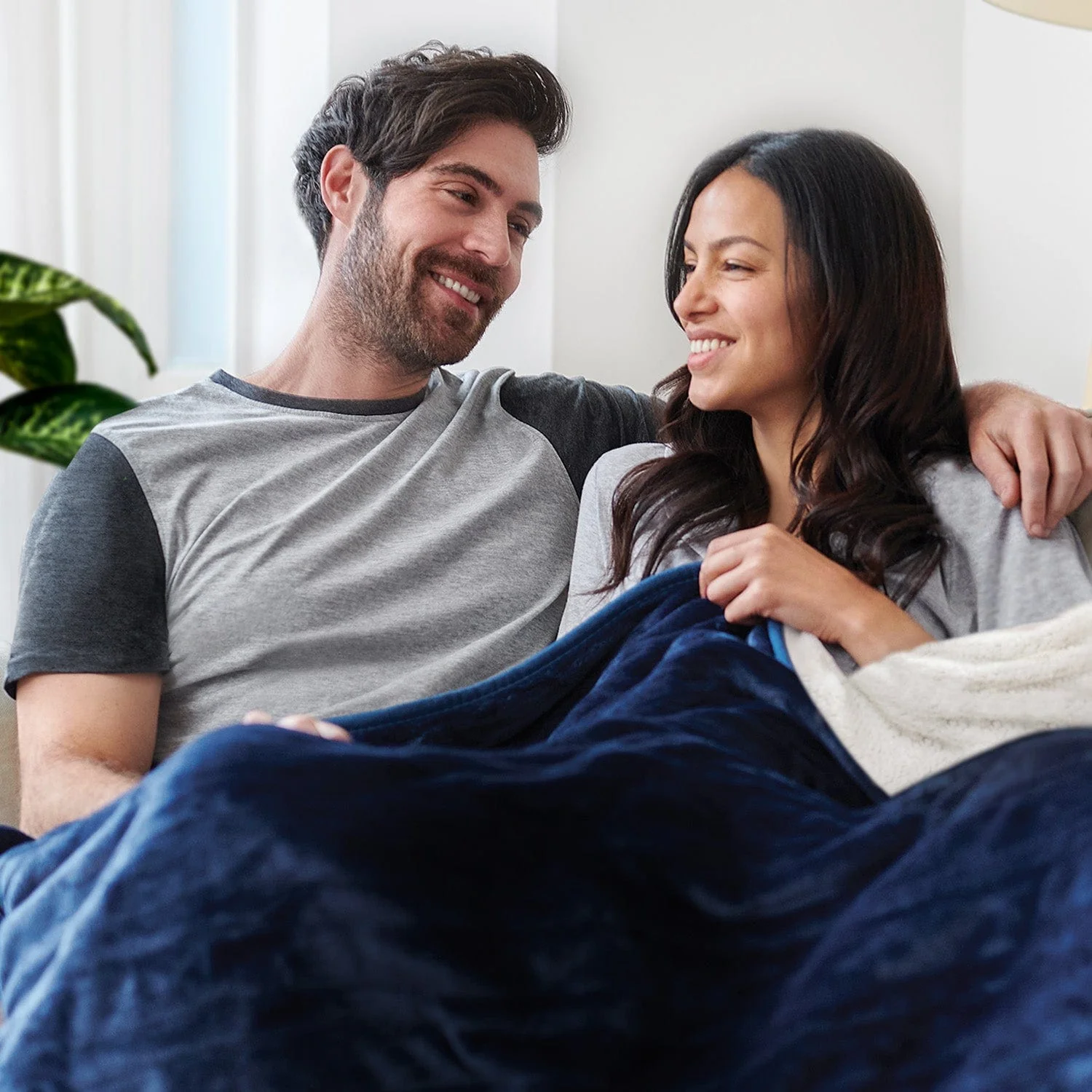 Double Fleece & Sherpa Electric Heated Throw - navy - Image 2