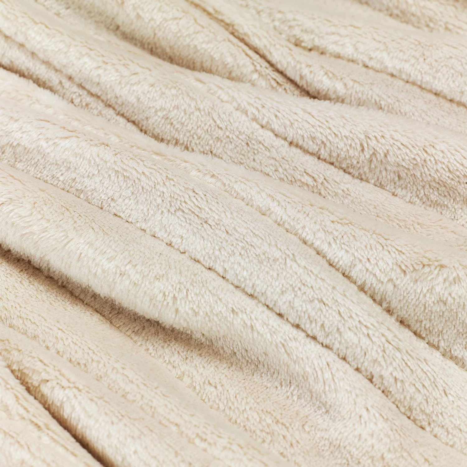 Fleece Electric Heated Throw - cream - Image 3