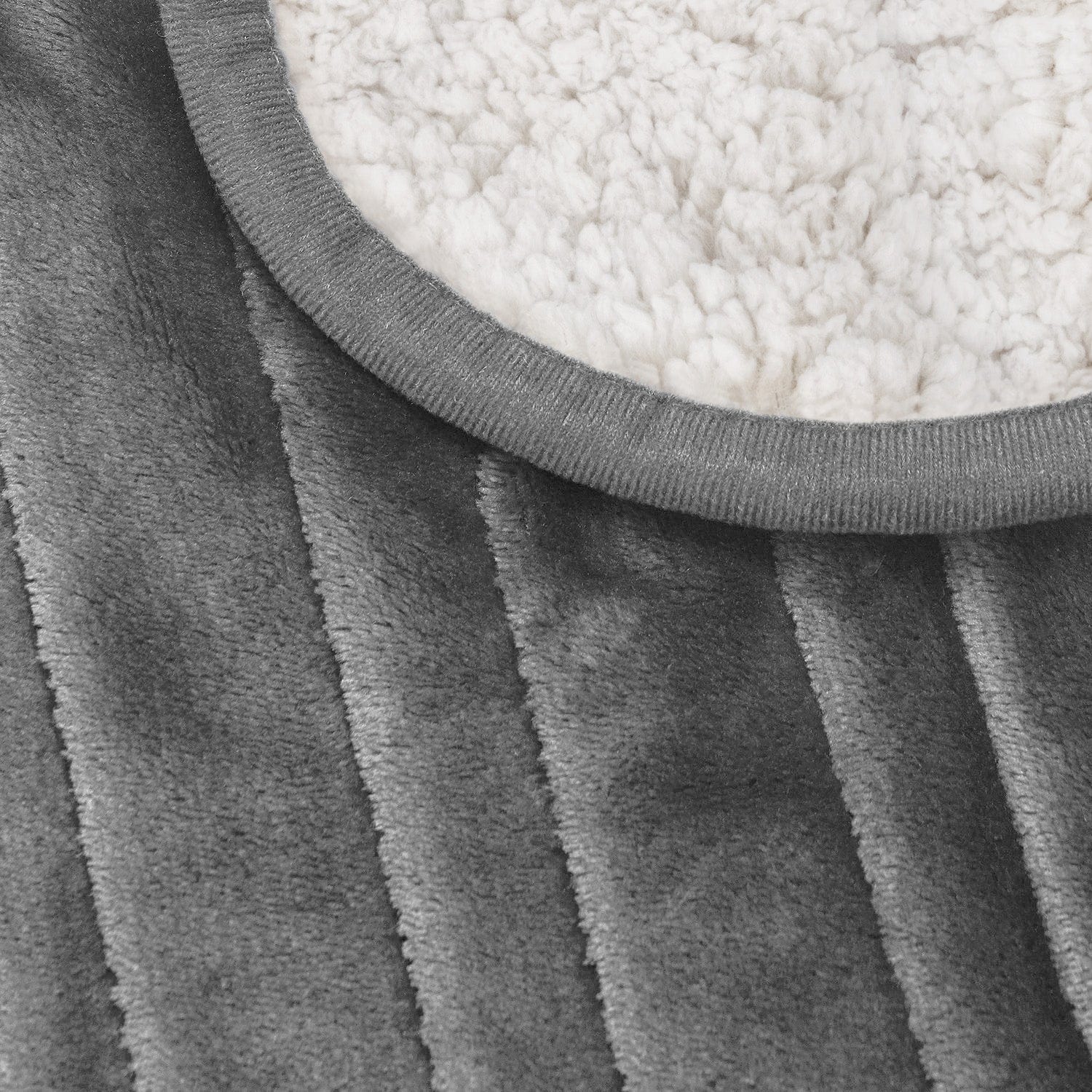 Fleece & Sherpa Electric Heated Throw - grey - Image 3