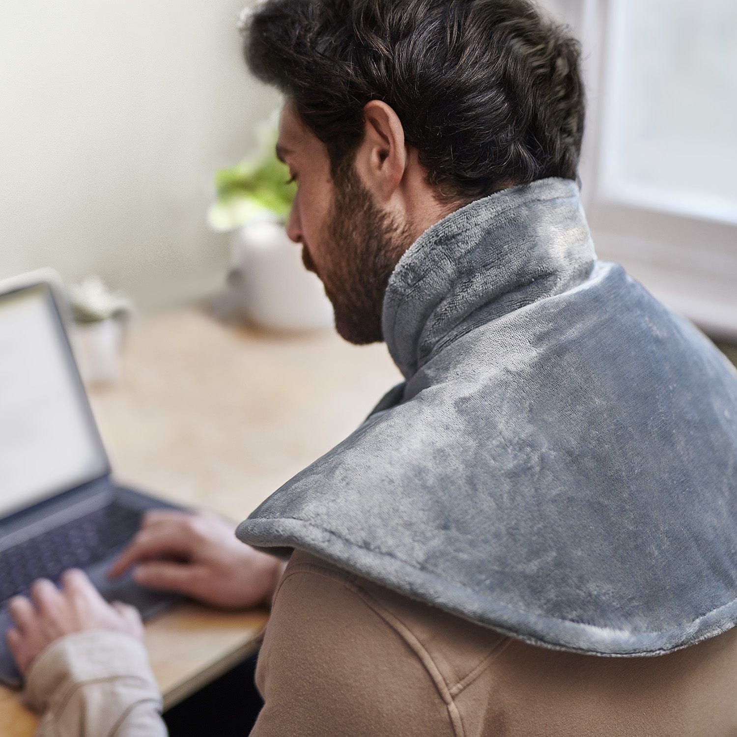 Heated Neck & Shoulder Pad - Image 3