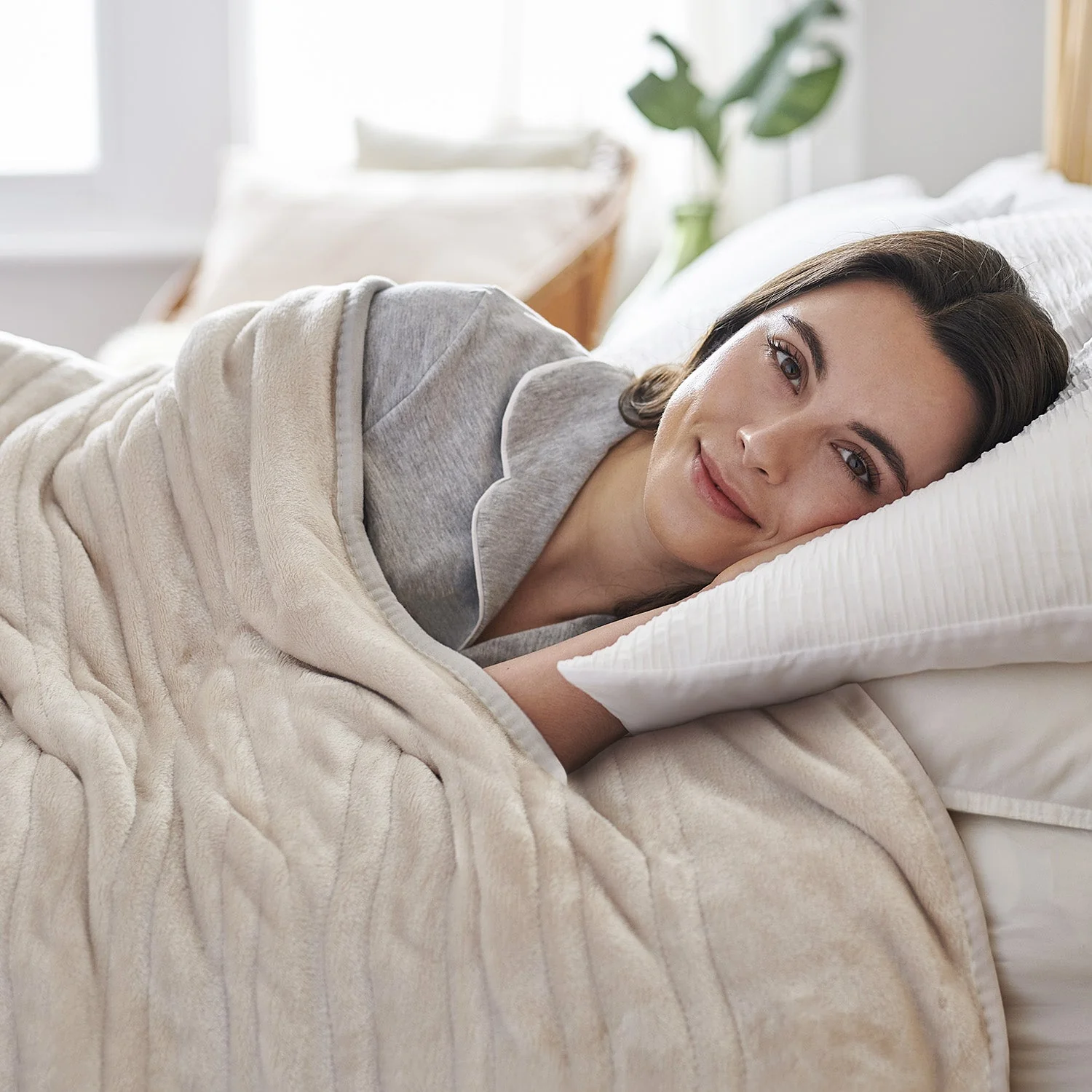 Fleece Electric Heated Throw - Cream - Image 5